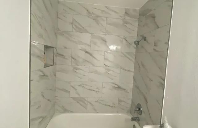 1362 Del Rio Cir Unit B Gallery 4