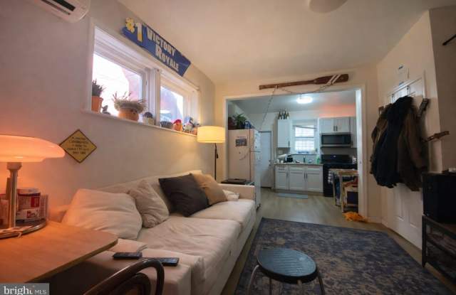 3215 SUMMER Street Gallery 2