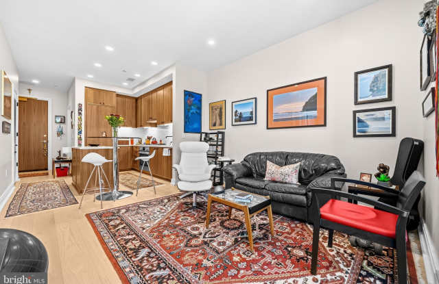 1111 PENNSYLVANIA Avenue SE Gallery 4