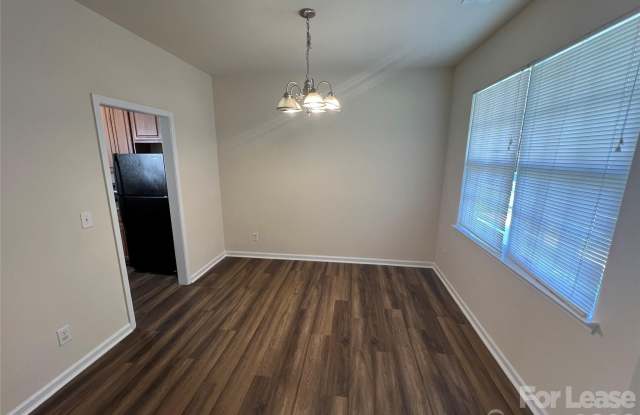 1018 Little rock Court Gallery 3