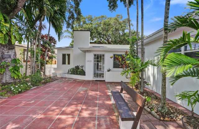 2420 SW 16th St photos photos