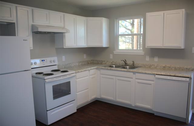 218 1/2 College Dr. - 218 Avenue E 1/2, Alvin, TX 77511
