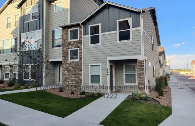 Stunning Townhouse Located in Northeast Colorado Springs photos photos