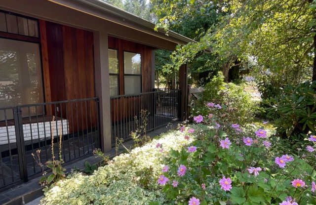 Single-level living with a one-of-a kind setting! Gallery 4