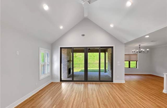 9579- Crete Circle Gallery 4