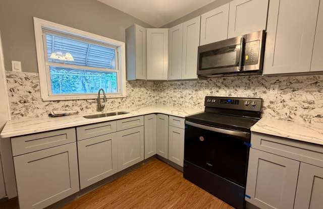 Renovated 3-Bedroom Home Near Hunting Park! Available NOW! photos photos