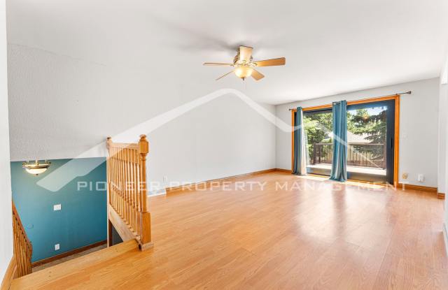 Spacious Home with 2 Car Garage and Central Air! Gallery 4