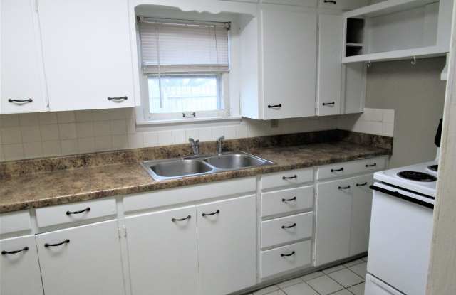 Pet Friendly 1 Bedroom House Gallery 3