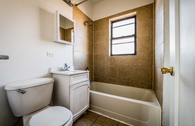 6400 S. Rockwell Street Apartments Gallery 2