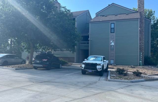 Bright 2 Bed 2 Bath Condo in great location! photos photos