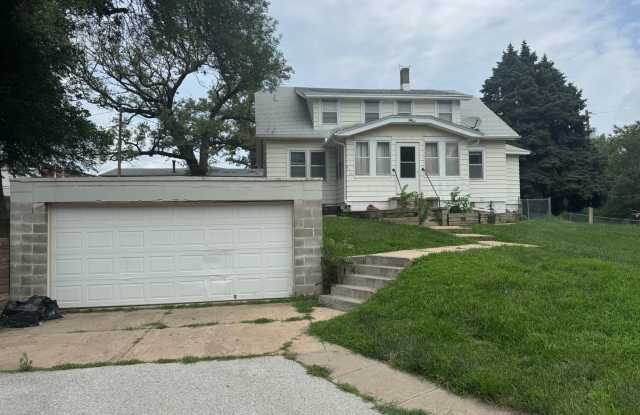Spacious 4-Bedroom Rental with 2-Car Garage and Optional Shop photos photos