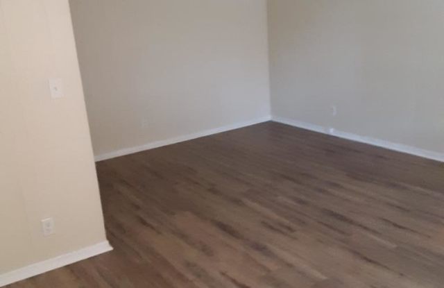 2005 S Austin St, Apt 6 Gallery 2