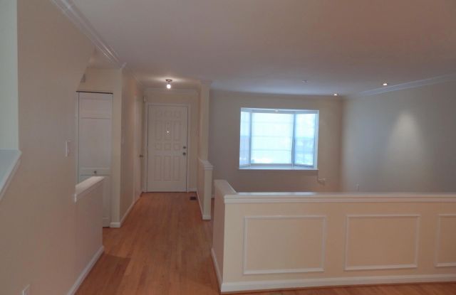 10259 GREEN HOLLY TERRACE Gallery 2