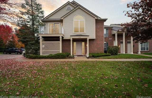 24200 CHESAPEAKE Circle - 24200 Chesapeake Circle, Commerce, MI 48390