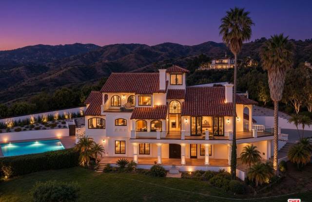 3909 Villa Costera Gallery 1