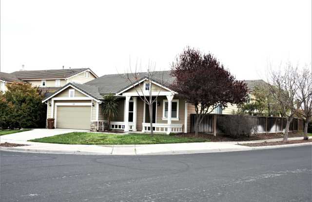 Single Story on corner lot in Brentwood - 208 Carter Place, Brentwood, CA 94513