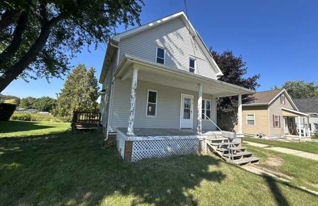 912 East Lincoln Avenue Gallery 1