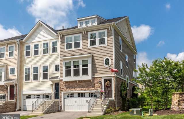 Tanyard Cove Luxury Townhome 2 car garage photos photos