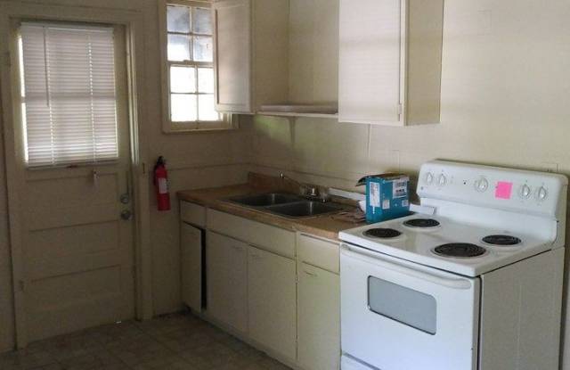 1369 Byrere Terrace SW Gallery 3