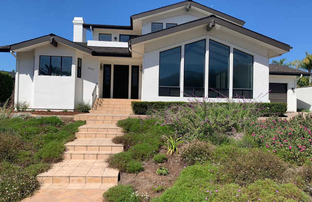 Impeccable Two-Story Home with Stunning Mountain Views & Modern Upgrades photos photos