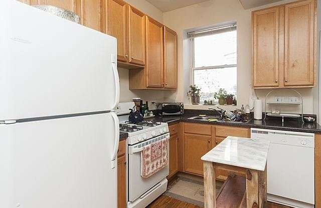 2118 W Schiller St 3R Gallery 3