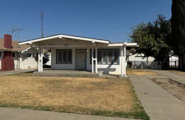 Adorable 2 Bedroom House in Selma Gallery 1