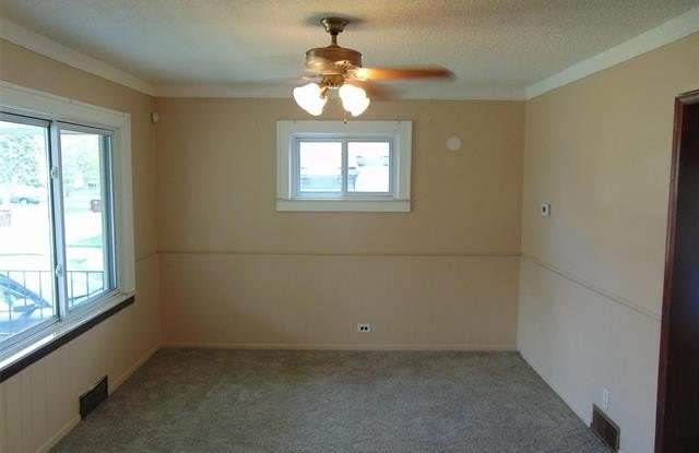 8460 CENTRAL Gallery 4