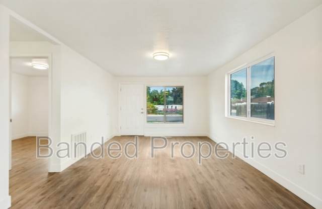 802 East Redmaple Road Gallery 2