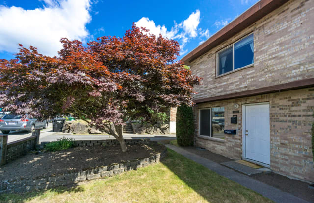 9212 Ashworth Ave N - 9212 Ashworth Avenue North, Seattle, WA 98103