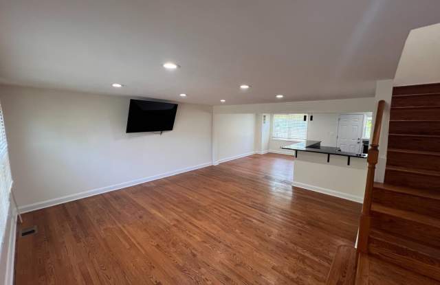 1583 DOXBURY Road Gallery 3