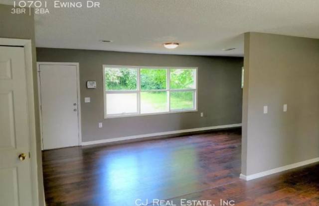 10701 Ewing Dr Gallery 3