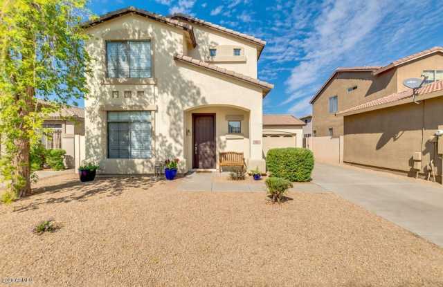 Beautiful 3 Bedroom 2.5 Bath Home In Ironwood Vista - Chandler Gallery 1