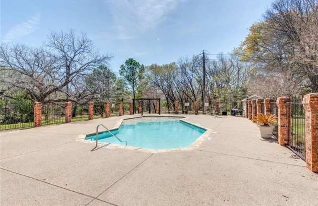 11 Abbey Road - 11 Abbey Road, Euless, TX 76039