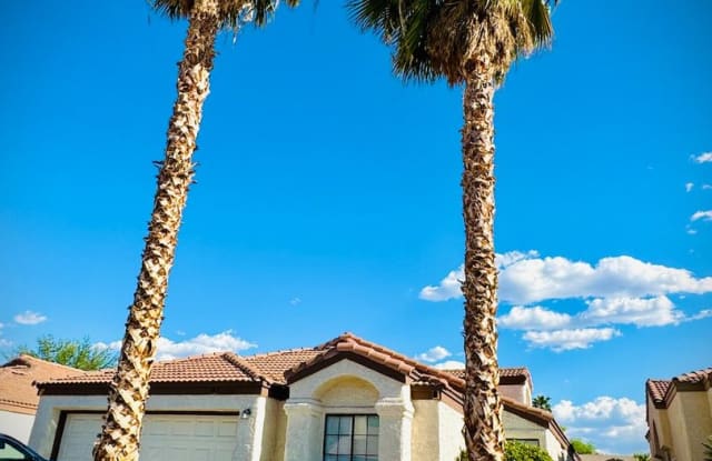 WONDERFUL 3 BEDROOM SINGLE STORY HOME IN THE HEART OF GREEN VALLEY! photos photos