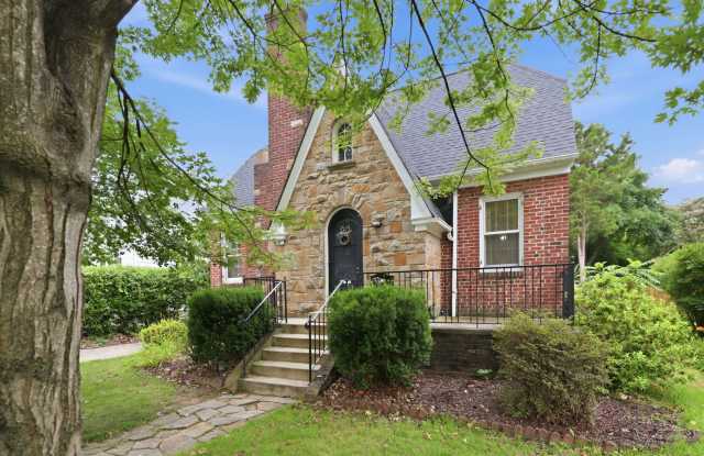 This is a rare opportunity to enjoy a centrally located Arlington home that combines accessibility, lifestyle, and comfort—perfect for those seeking a dynamic and convenient Northern Virginia living experience. photos photos