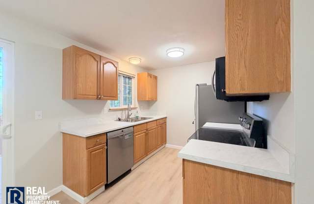 Updated 4-Bedroom, 2-Bath Home in Debra Jane Lake Estates! Gallery 3
