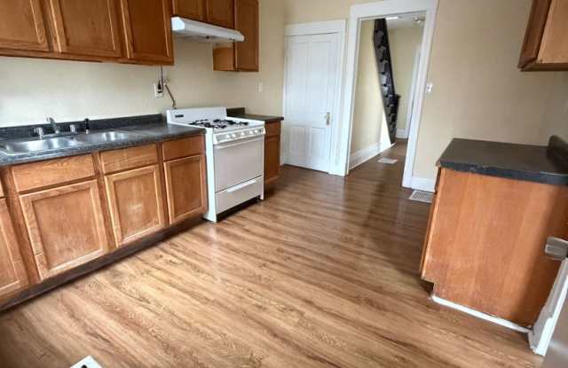 Home Available for Rent - 521 Albert Avenue, Rockford, IL 61101