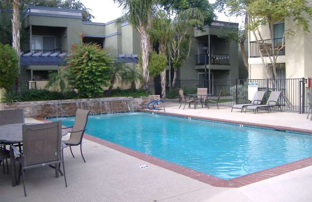 ***MOVE IN SPECIAL: HALF OFF FIRST MONTH'S AND SECOND MONTH RENT***SOLARIS 2 BEDROOM CONDO IN THE HEART OF MELROSE DISTRICT photos photos