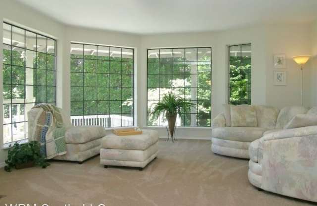 3606 Larchmont Ave NE Gallery 3
