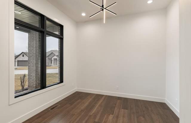 1999 N Alysheba Court Gallery 4
