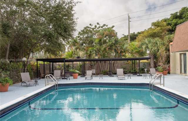 16950 W Dixie Hwy photos photos