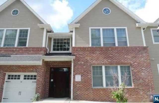 22 Hemlock Lane Gallery 1
