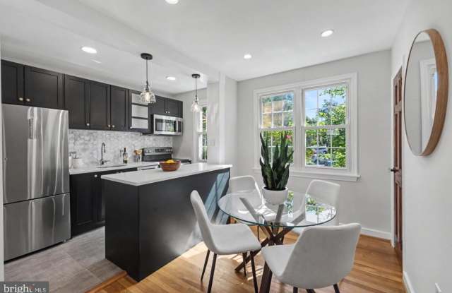 3203 COMMONWEALTH Avenue Gallery 1
