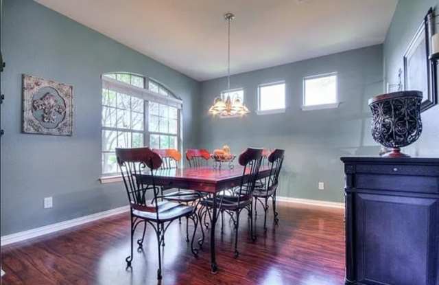 1460 Clary Sage Loop Gallery 3