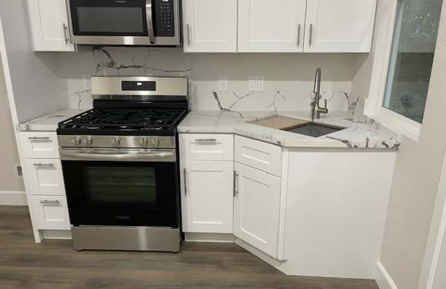 1070 Via Blairo Unit B - 1070 Vía Blairo, Corona, CA 92879 1070 Via Blairo Unit B - 1070 Vía Blairo, Corona, CA 92879