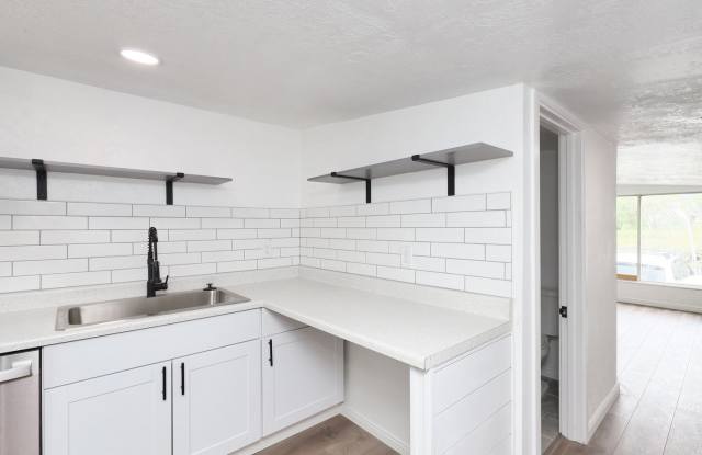 Price dropped ready to go! Don't miss out on this 3 bedroom home Gallery 4
