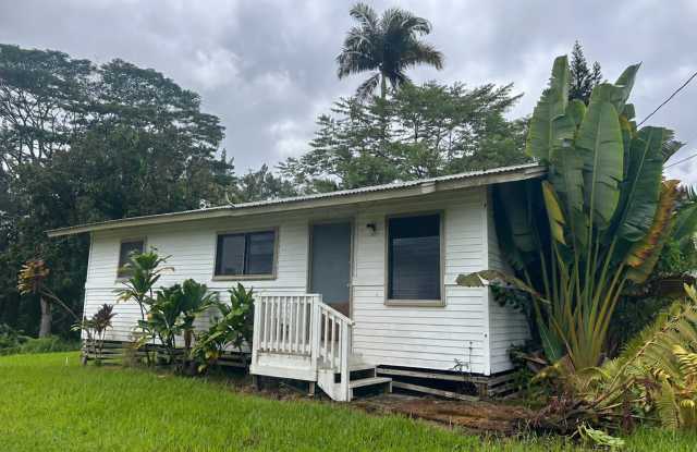 Cozy 3BR Home with Large Yard Gallery 1