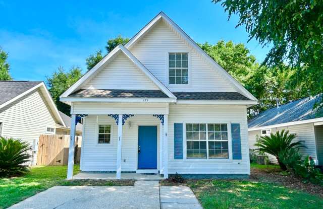 Charming 3-Bedroom Cottage photos photos
