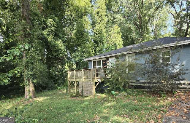 3220 Memorial Drive Gallery 1