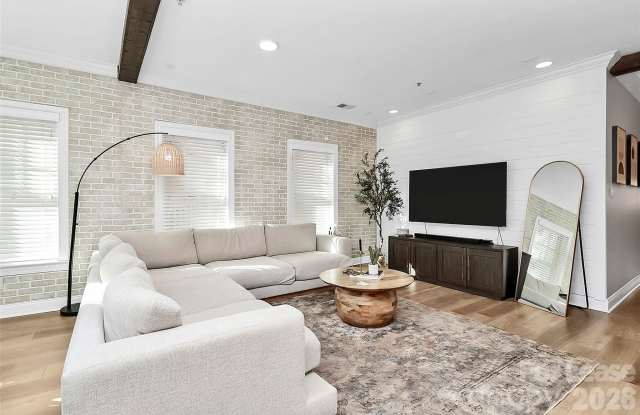 105 S Summit Avenue photos photos